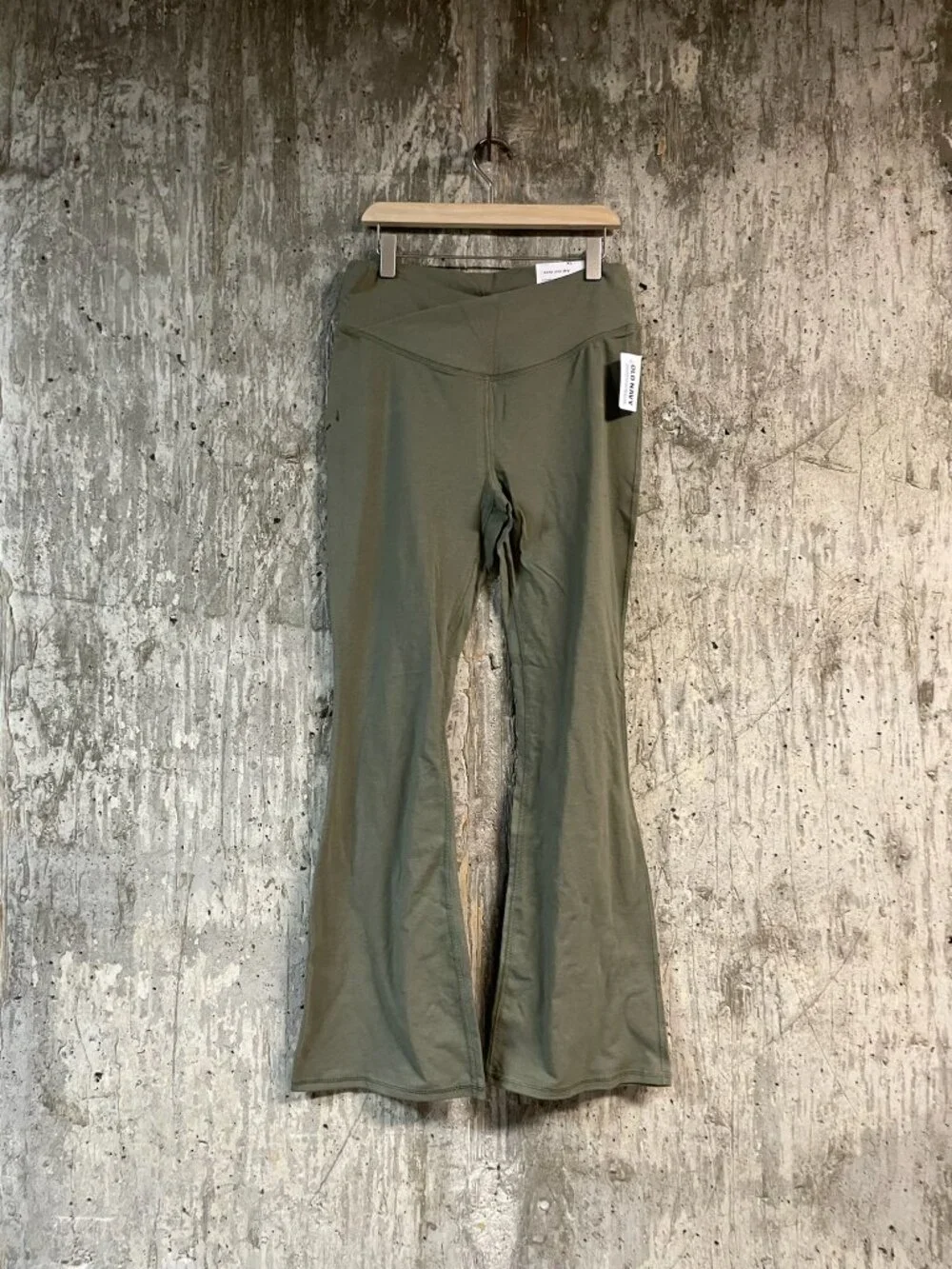OLD NAVY Girls' High-Waisted PowerChill Crossover Flared Leggings Size XL Plus